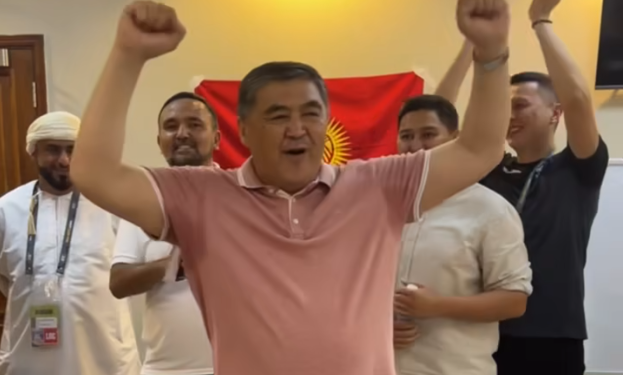 ⚽ «Кыйкырып, секирип…» Камчыбек Ташиевдин Кыргызстан-Оман футболдук беттешинен кийинки эмоциясы