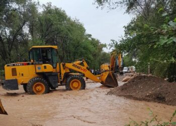 Ош-Раззаков жолунда сел жүрүп, жол жабылды