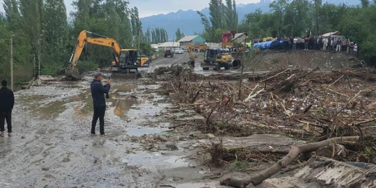 Абшыр-Атада кайра сел жүрдү. Видео