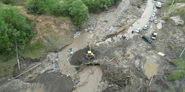 Абшыр-Сай дарыясындагы убактылуу орнотулган бетон трубаны дагы сел алды