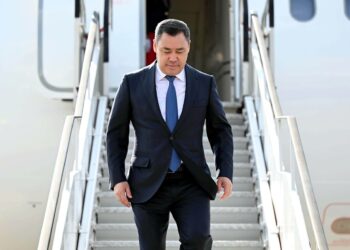 Садыр Жапаров иш сапар менен Казакстанга жөнөп кетти