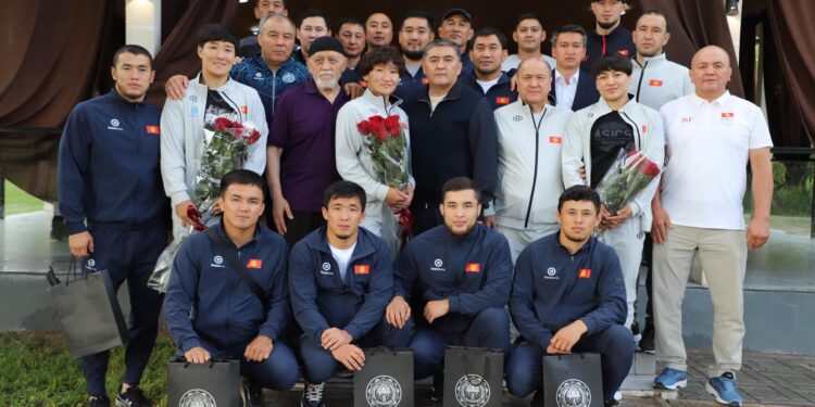 Ташиев Парижде өтө турган жайкы олимпиада оюндарына катыша турчу спортчулар менен жолугушту