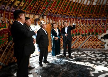 Садыр Жапаров жана Антониу Гутерриш бейформал жолугушуу өткөрүштү