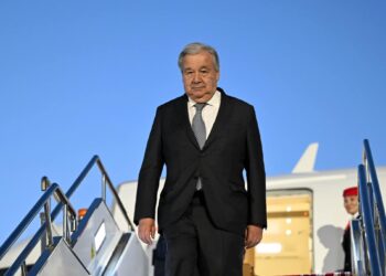 БУУнун башкы катчысы «Ысык-Көл» эл аралык аэропортуна келип конду