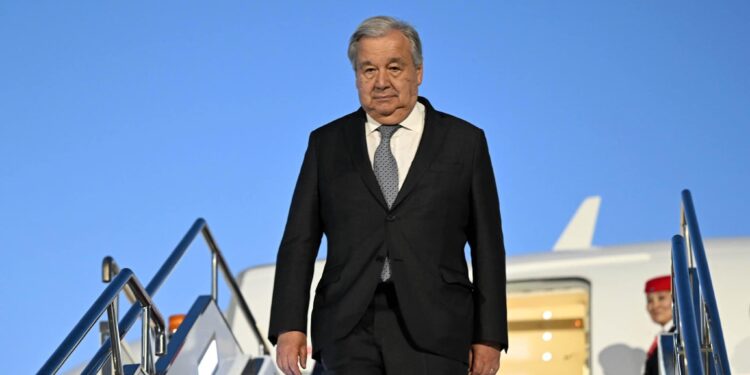 БУУнун башкы катчысы «Ысык-Көл» эл аралык аэропортуна келип конду