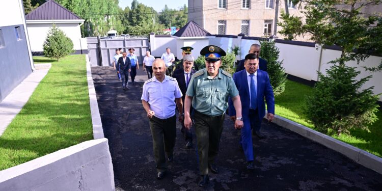 Ташиев УКМКнын Лейлек райондук бөлүмүнүн жаңы имаратын пайдаланууга тапшырды