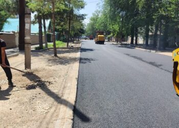 Бишкектин жолдорун оңдоо: Исанов көчөсүнүн бир бөлүгү унаа кыймылы үчүн ачылды