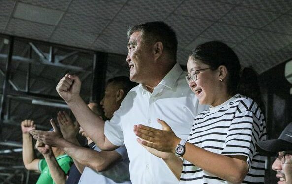 Камчыбек Ташиев кызы Сумая менен беттеш көрүүгө барды