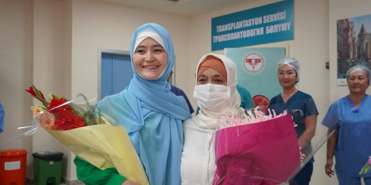 Боору трансплантацияланган бейтаптар канааттандырарлык абалда үйүнө чыгарылды