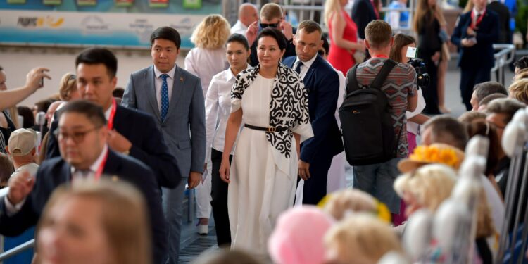 Айгүл Жапарова «Витебсктеги Славян базары» фестивалынын ачылышына катышты