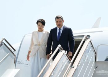 Садыр Жапаров мамлекеттик сапар менен Өзбекстанга барды. Аны кандай тосуп алышты?