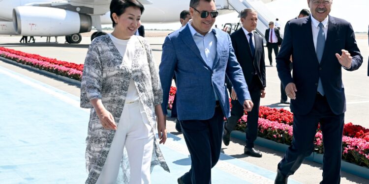 Садыр Жапаровдун Өзбекстанга болгон мамлекеттик сапары кандай өттү? Видео