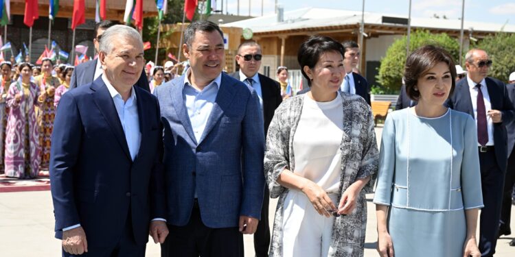 Садыр Жапаров Хива шаарындагы тарыхый эстеликтерге барды