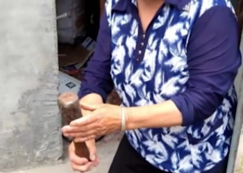 Кытайда пенсионер 20 жыл бою граната менен мык кагып, жаңгак чагып жүргөн