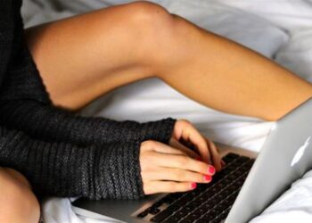 Кыргызстанда вебкам менен сойкулук уюштургандарга мыйзам чегинде тыюу салынды