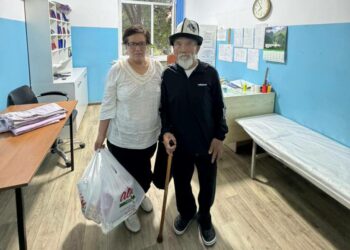 Ташиев 76 жаштагы аксакалга жардам көрсөттү