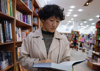 «Менин жашоомо тиешеси жок адамдар кийлигише беришчү». Айсулуу Тыныбекованын маеги жарыяланды (видео)