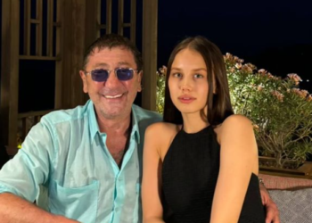 Григорий Лепс 18 жаштагы сүйүктүүсү менен түшкөн сүрөтүн жарыялады