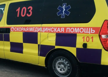 Казакстанда көп кабаттуу үйдүн терезесинен кулаган бала аман калды