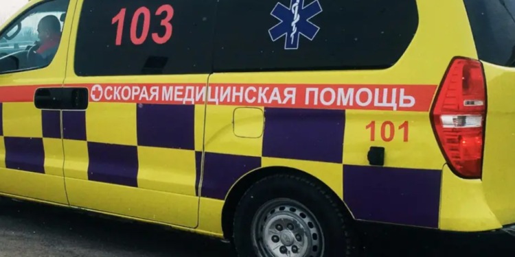 Казакстанда көп кабаттуу үйдүн терезесинен кулаган бала аман калды