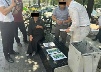 Абитуриенттерден «ЖОЖго өткөрүп берем» деп акча алган аял кармалды