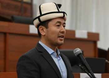 БШК Нуржигит Кадырбековдун депутаттык ыйгарым укуктарын мөөнөтүнөн мурда токтотту