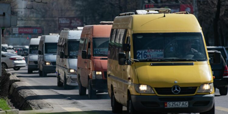 «Шаар ичинен 1,5 миңден ашык кичи автобустар чыгарылды». Бишкек мэри автобус, троллейбус боюнча маалымат берди