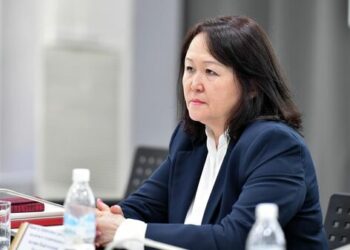 Мурдагы министр Динара Кутманова менен уулу камакта калтырылды