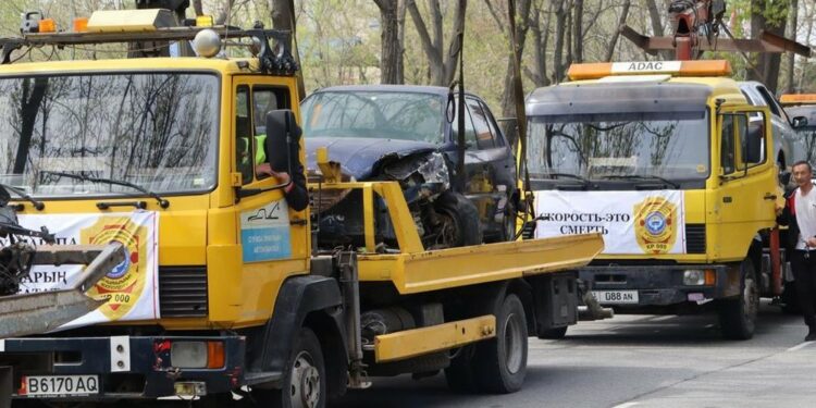 31-августта тоскоолдук жараткан унаалар эвакуатордун жардамы менен алынары эскертилди