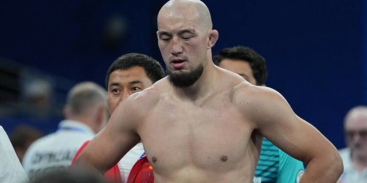 Олимпиада: Үзүр Жузупбеков жубатуучу беттешин утуп, коло үчүн күрөшүүгө мүмкүнчүлүк алды