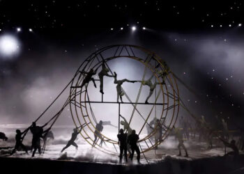 Парижде Олимпиада оюндарынын жабылыш аземи болуп өттү (сүрөттөр)