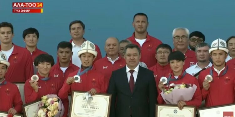 Олимпиада: Бишкекте бардык спортчуларга акчалай сыйлык жана унаа тапшырылды