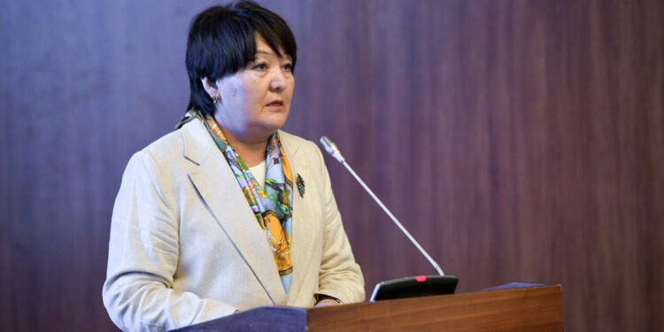 Билим берүү министри: «3 тилди бирдей билүү керек»