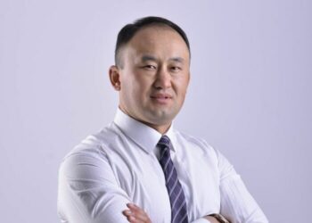 Нуржигит Кадырбековдун депутаттык мандаты кимге тапшырылды?