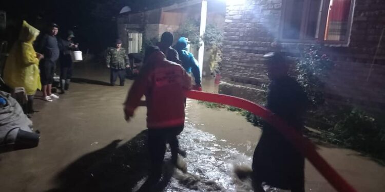 Ысык-Көл жана Тоң райондорунда сел жүрүп, бир катар жолдор жабылды