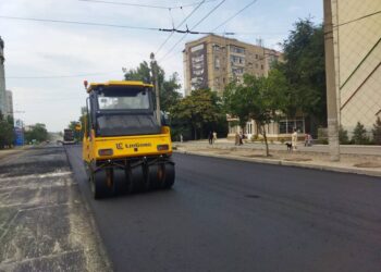 Бишкекте Юнусалиев көчөсүнө асфальт басыла баштады