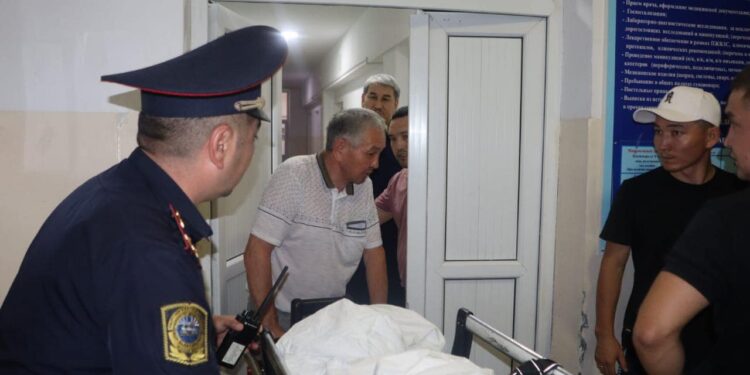 Ысык-Көлдө кызмат учурунда унаа сүзүп кеткен кызматкер Бишкектеги ооруканага алып келинди