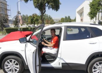 Олимпиада: Сардана Трофимовага 500 миң сомдук сертификат жана унаа тапшырылды