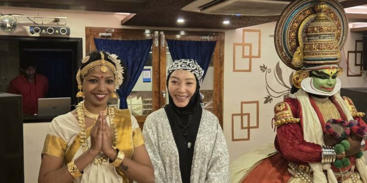 Депутат Динара Ашимова Индияга болгон иш сапарында бир катар жолугушууларды өткөрдү