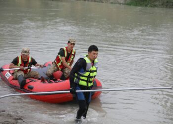 Бишкекте каналга түшүп, агып кеткен 15 жаштагы өспүрүм табыла элек
