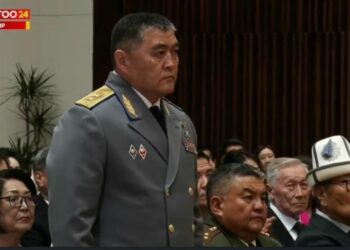 Садыр Жапаров Камчыбек Ташиевге генерал-полковник наамын ыйгарды