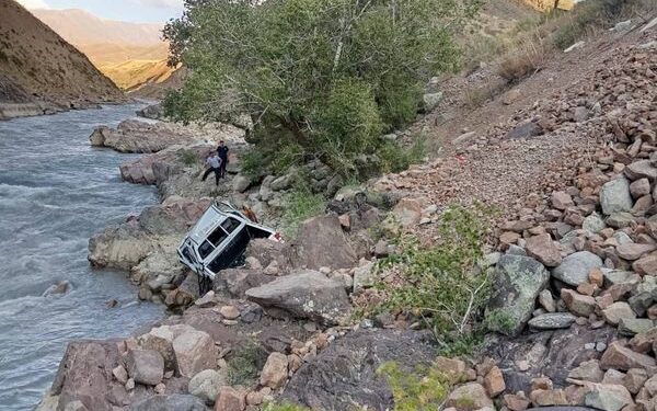 Чаткал дарыясына унаа түшүп, сууга акты делген ишкерлердин бирөөсүнүн сөөгү табылды