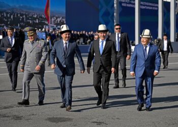 «Ала-Тоо» аянтында жаңы желек салтанат менен коштолуп көтөрүлдү