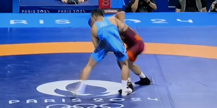 Бали! Жоламан Шаршенбеков алгачкы атаандашын жеңди