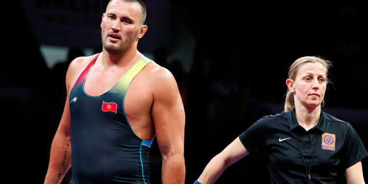 Айаал Лазарев коло медаль үчүн болгон беттеште жеңилип калды