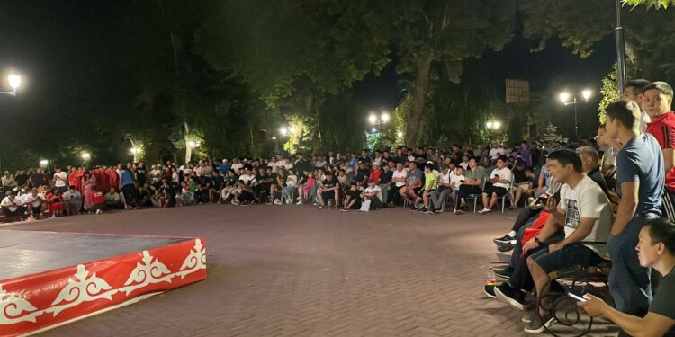 Ошто Мунарбек Сейитбек уулунун күйөрмандары чогулушту (видео)