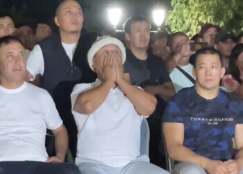 Олимпиадада күмүш жеңген Мунарбек Сейитбек уулунун машыктыруучусунун беттештен кийинки эмоциясы