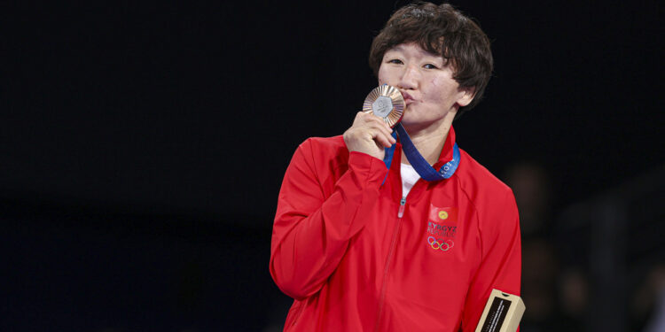 “Күмүш медалга 10, колого 7 миллион”. Министрлер кабинети спортчуларга берилчү сый акыны көтөрдү