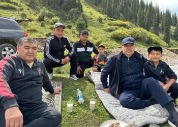 Камчыбек Ташиев Садыр Жапаров менен түшкөн сүрөтүн жарыялады