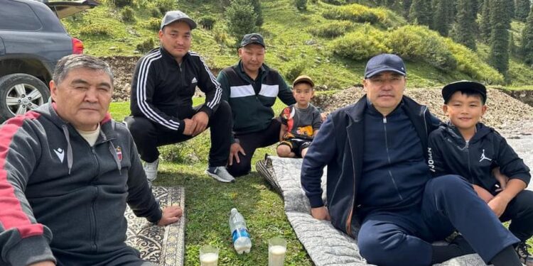 Камчыбек Ташиев Садыр Жапаров менен түшкөн сүрөтүн жарыялады